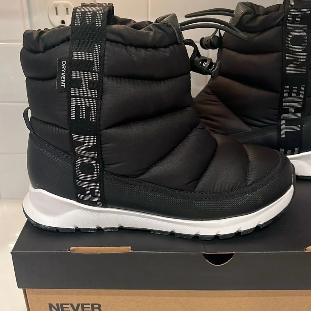 Like New! The North Face Kids' ThermoBall Pull-On Waterproof Boots! Size 4
